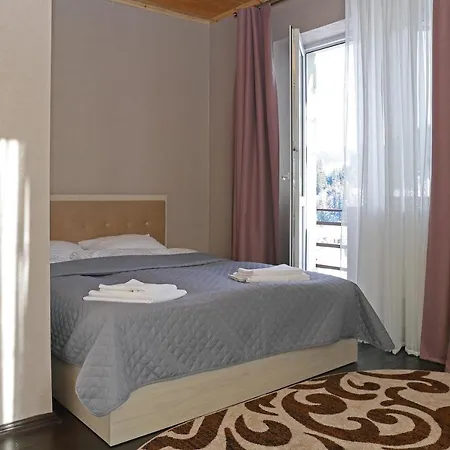 Lastivka Guest House Yablunytsya Exterior photo