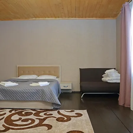 Lastivka Guest House Yablunytsya Exterior photo