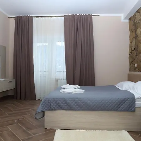 Lastivka Guest House Yablunytsya Exterior photo