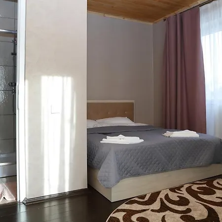 Lastivka Guest House Yablunytsya Exterior photo