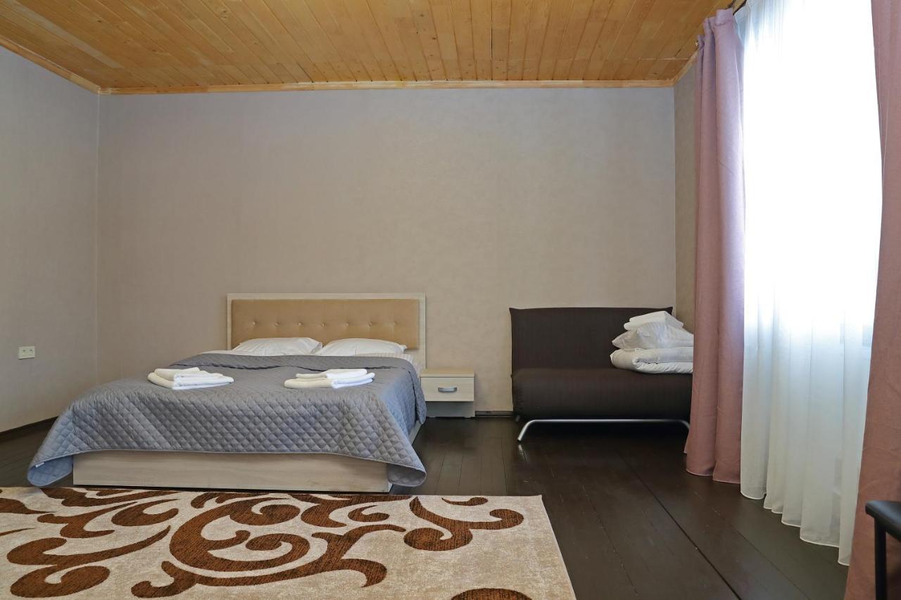 Hotel Lastivka *