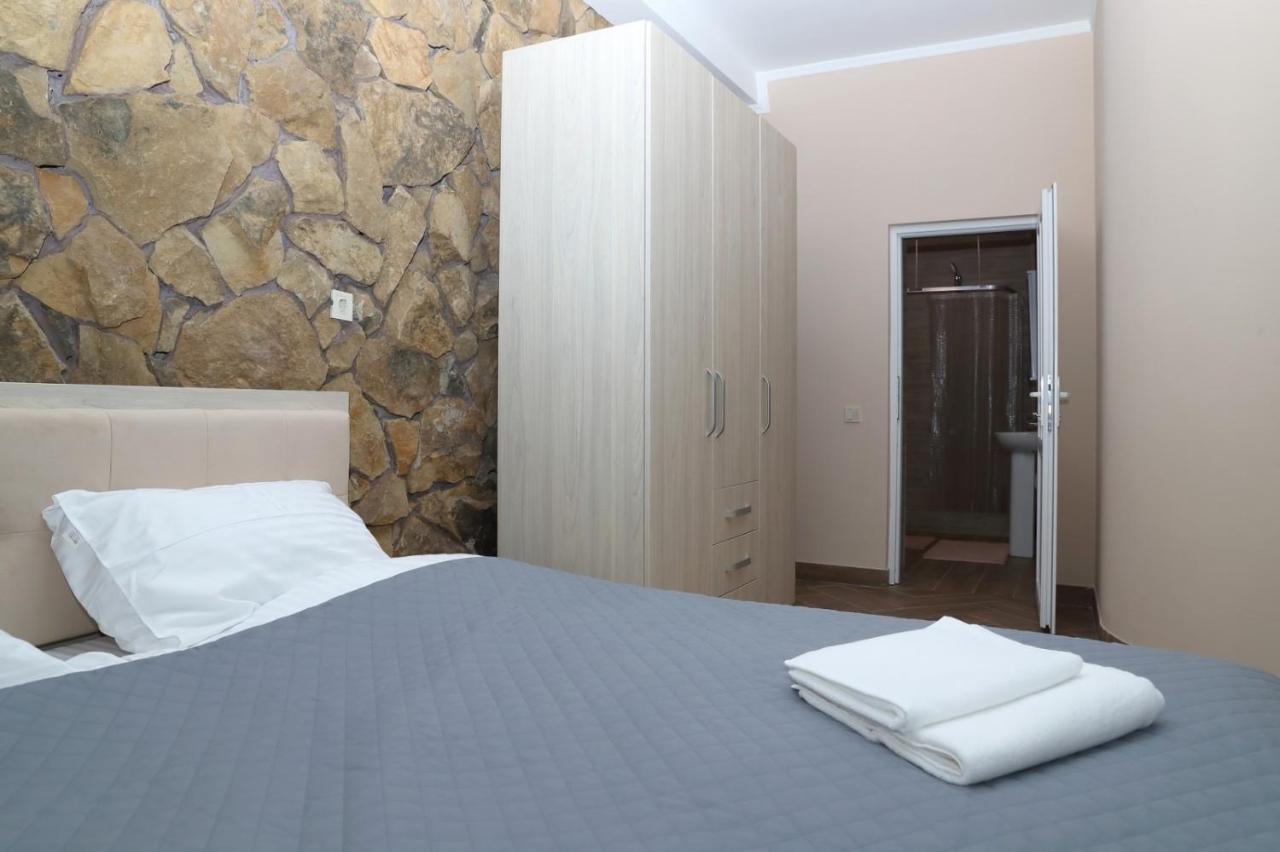 Hotel Lastivka *