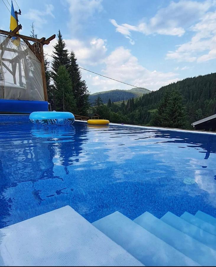 Lastivka Hotel *