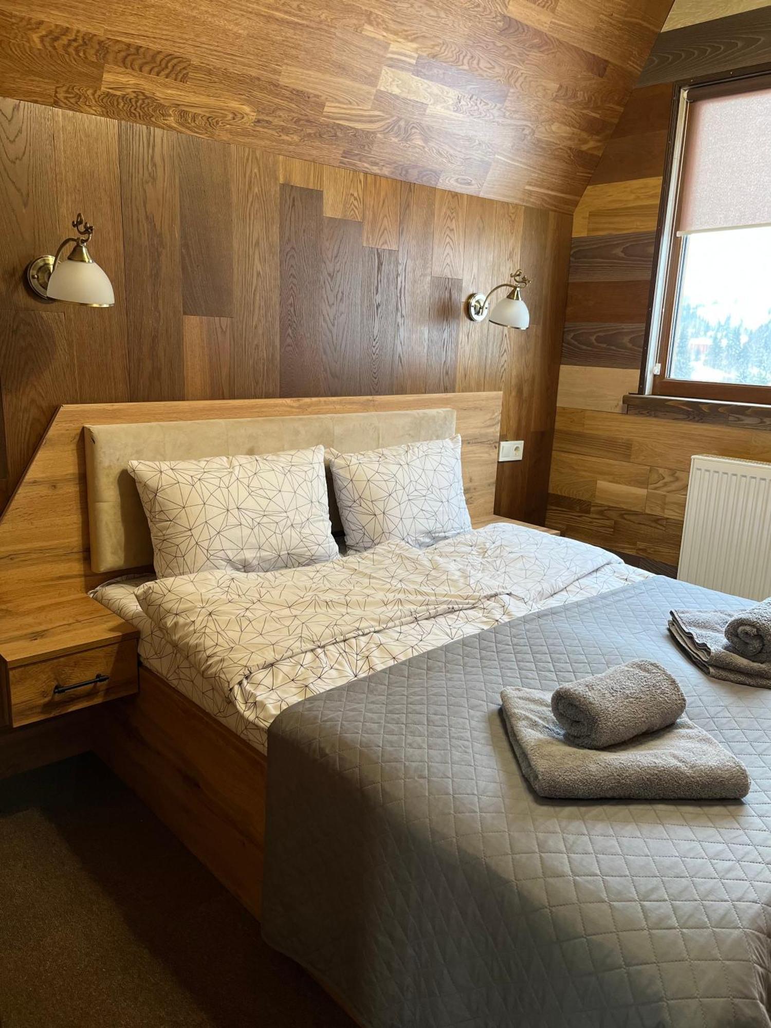 Hotel Lastivka *
